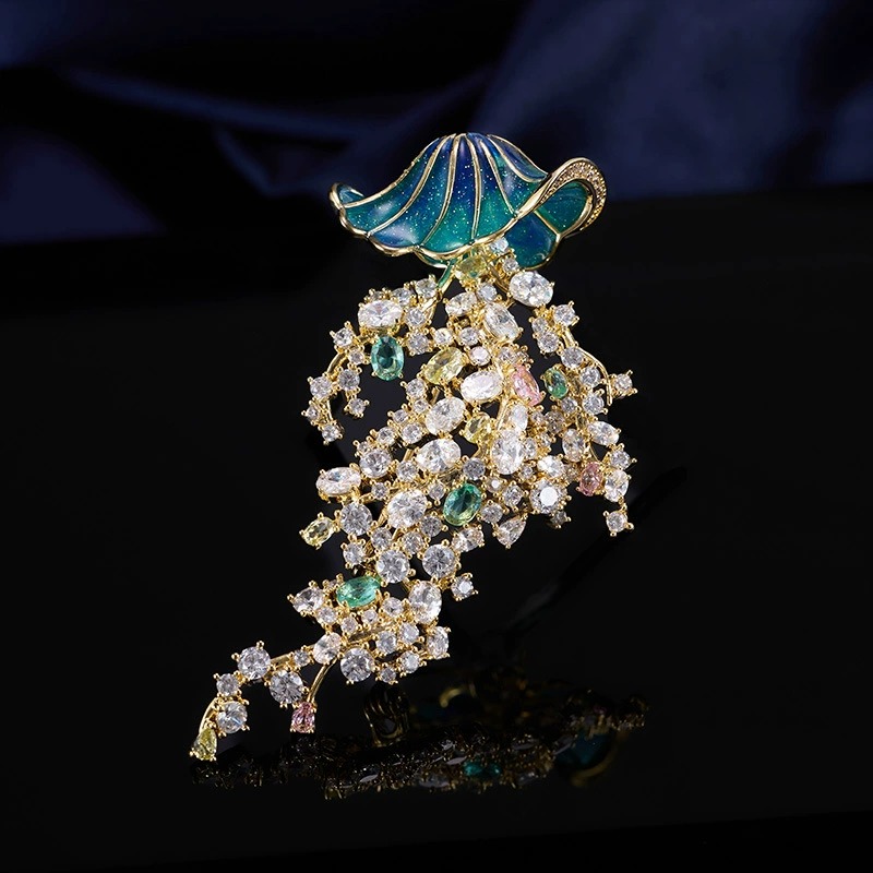 Luxury Lifestyle Fashion - Broche méduse en zircon incrusté de